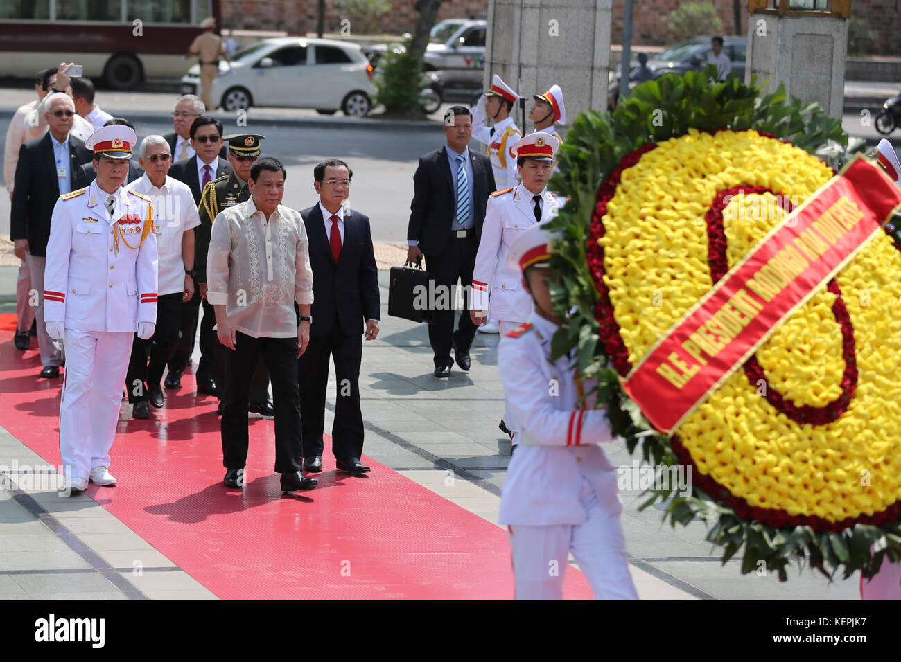 Rodrigo Duterte arriva al Monumento degli eroi nazionali e dei Martiri del Vietnam il 29 settembre Foto Stock