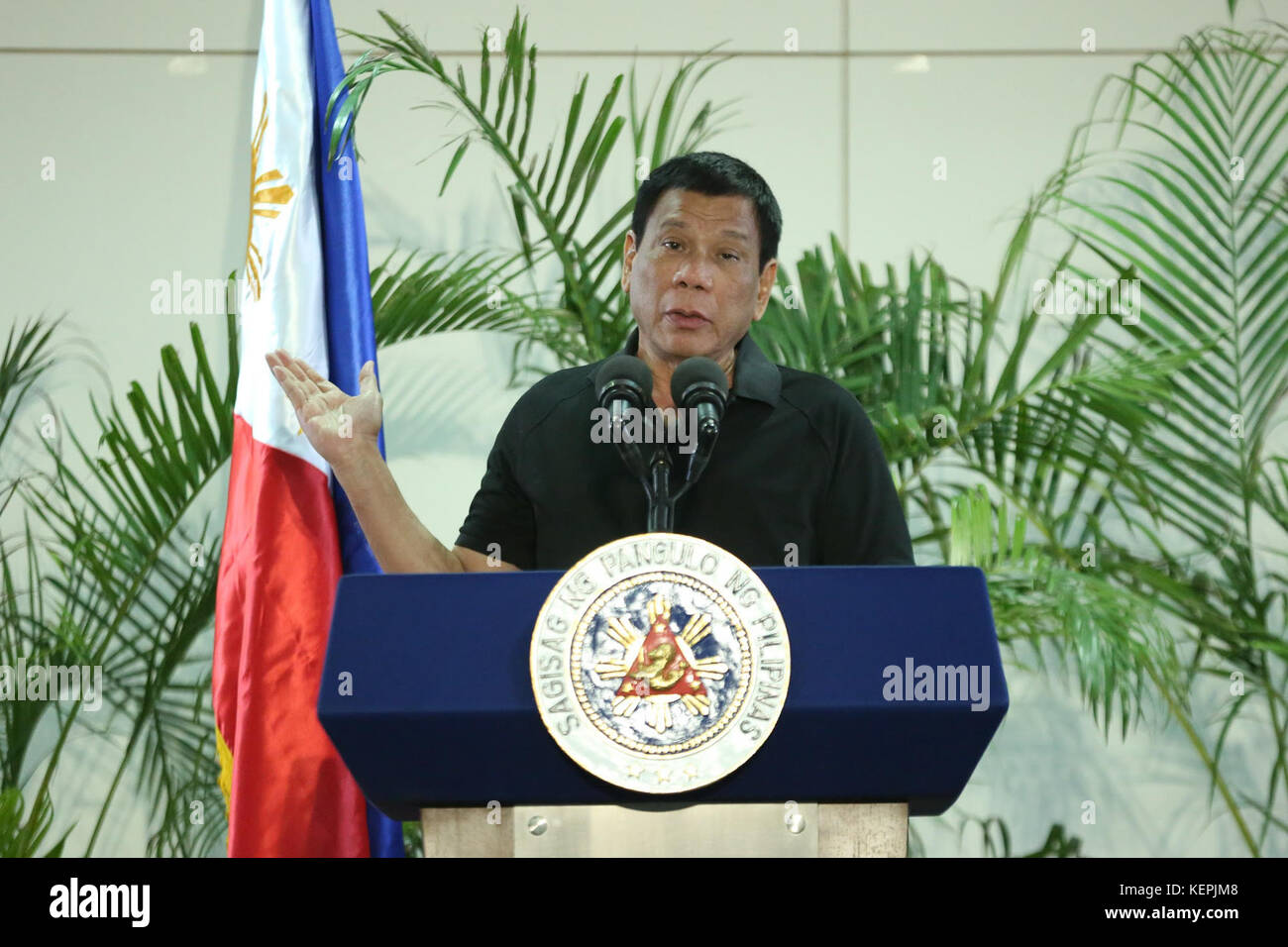 Rodrigo Duterte dice di non parlare di criminali in una conferenza stampa presso il Francisco Bangoy International Airport Foto Stock