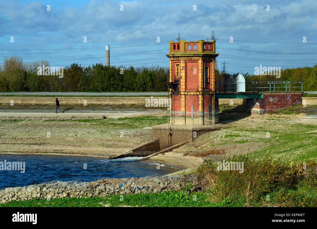 In mattoni rossi torre ottagonale atWalthamstow zone umide, Londra. Wetland Centre. Foto Stock