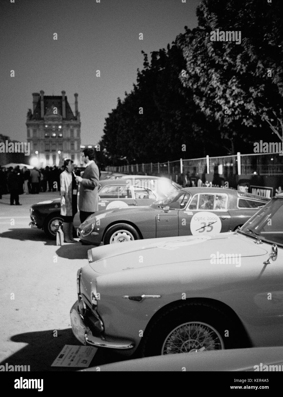 PARIS Jardin du Louvre CLASSIC CAR SHOW - PARIS - in auto - CLASSIC CAR SHOW - eleganza francese - Auto d'epoca - argento immagine © Frédéric BEAUMONT Foto Stock