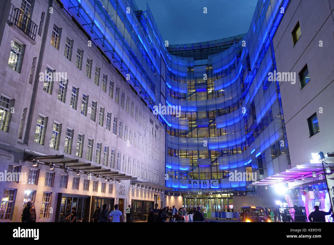 Vista della BBC Broadcasting House di Londra di notte Foto Stock
