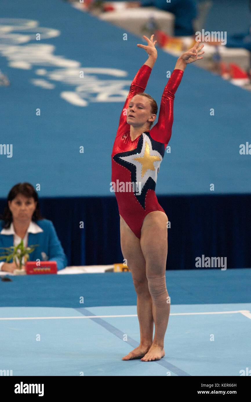 Bridget sloan (USA) concorrenti sul piano esercizio nella qualificazione delle donne al 2008 olimpiadi estive a Pechino, Cina Foto Stock