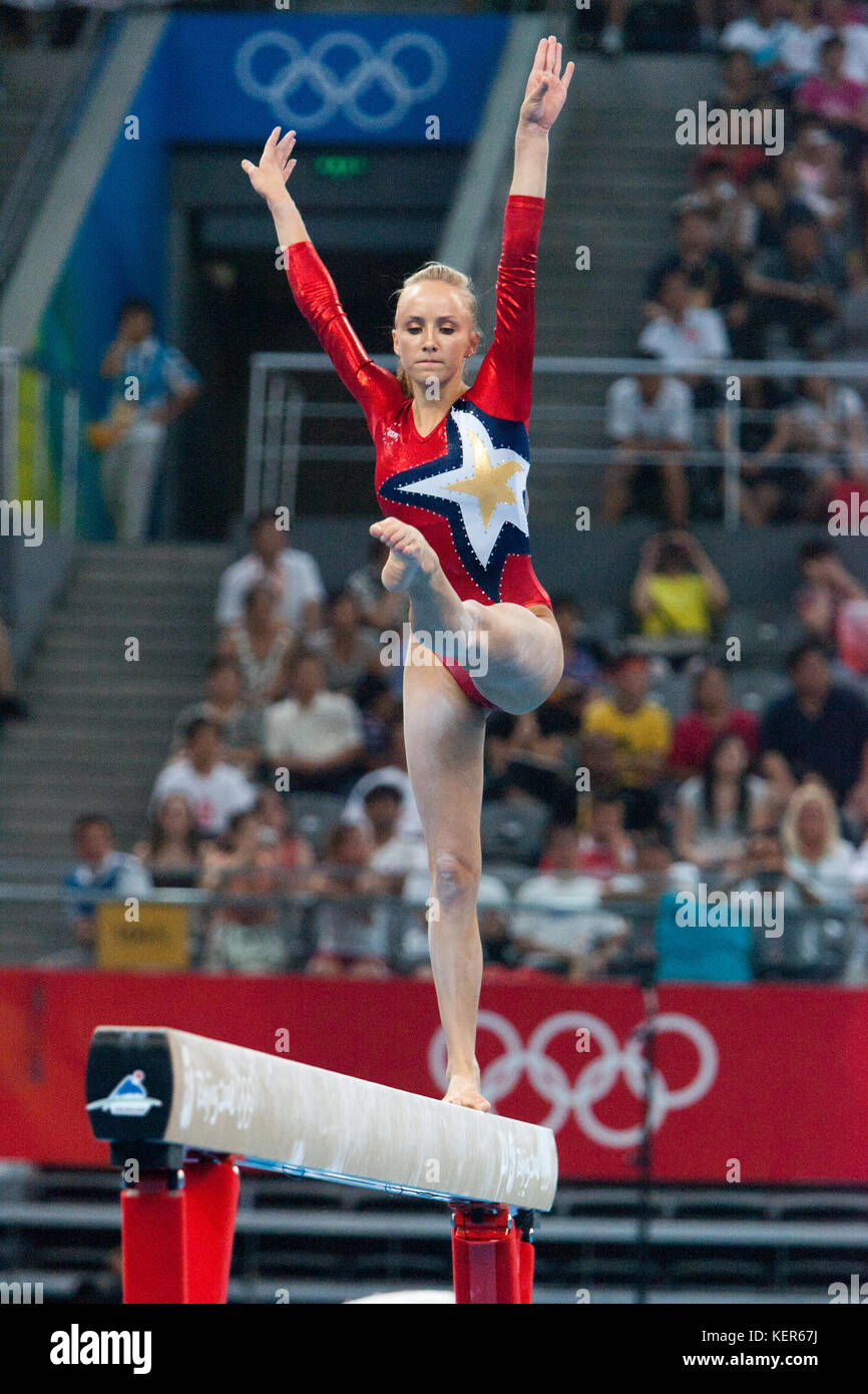 Nastia Liukin (USA) gareggia sulla trave di equilibrio nella qualificazione femminile ai Giochi olimpici estivi del 2008, Pechino, Cina Foto Stock