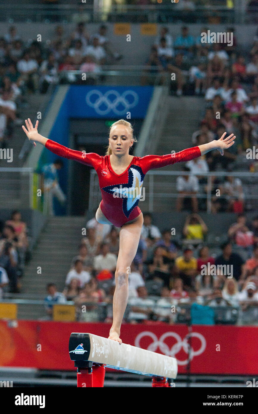 Nastia Liukin (USA) gareggia sulla trave di equilibrio nella qualificazione femminile ai Giochi olimpici estivi del 2008, Pechino, Cina Foto Stock