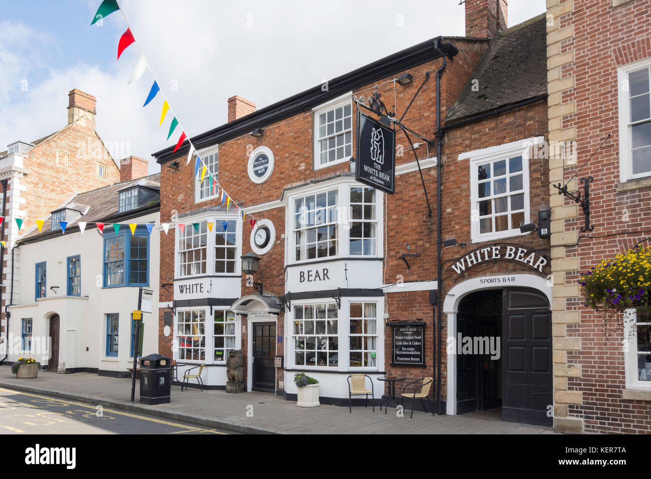 Xviii secolo White Bear Inn, High Street, Shipston on Stour, Warwickshire, Inghilterra, Regno Unito Foto Stock