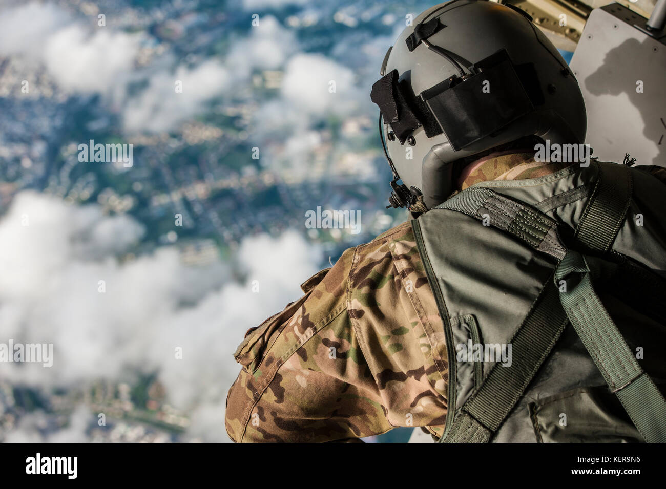 Stati Uniti Air Force 320Tattiche speciali Squadron e trentunesimo Stormo di soccorso degli operatori militare condotta in caduta libera le operazioni Foto Stock