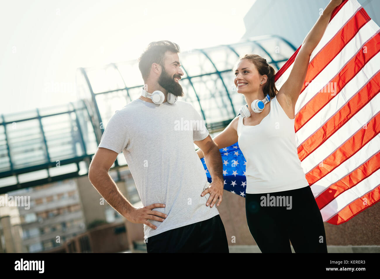 Ritratto di giovane attraente felice coppia fitness Foto Stock