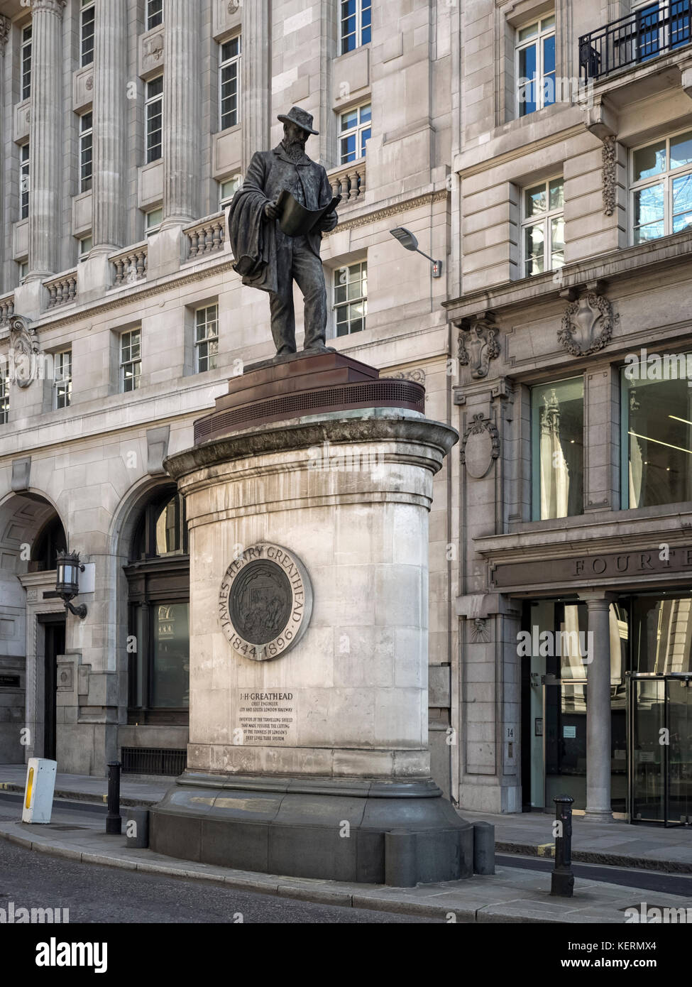 LONDRA, Regno Unito - 25 AGOSTO 2017: Statua dell'ingegnere civile James Henry Greathead a Cornhill, Londra Foto Stock
