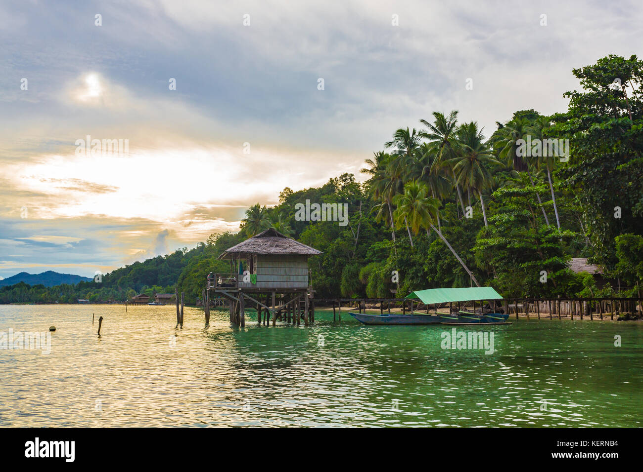 Spiaggia di Raja Ampat, Papua occidentale, in Indonesia. Foto Stock