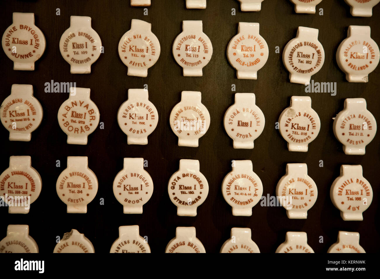 REIJMYRE GLASBRUK vecchie capsule di vetro con diversi birrifici nate dall'inizio del 1900 `s 2017 Foto Stock