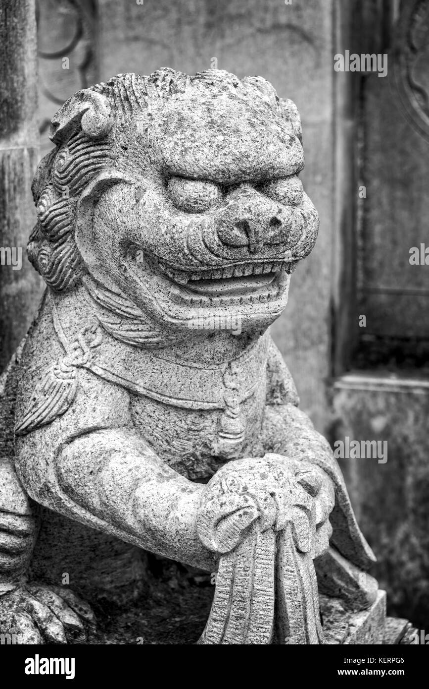 Close up di un cinese tradizionale scultura di Lion Foto Stock