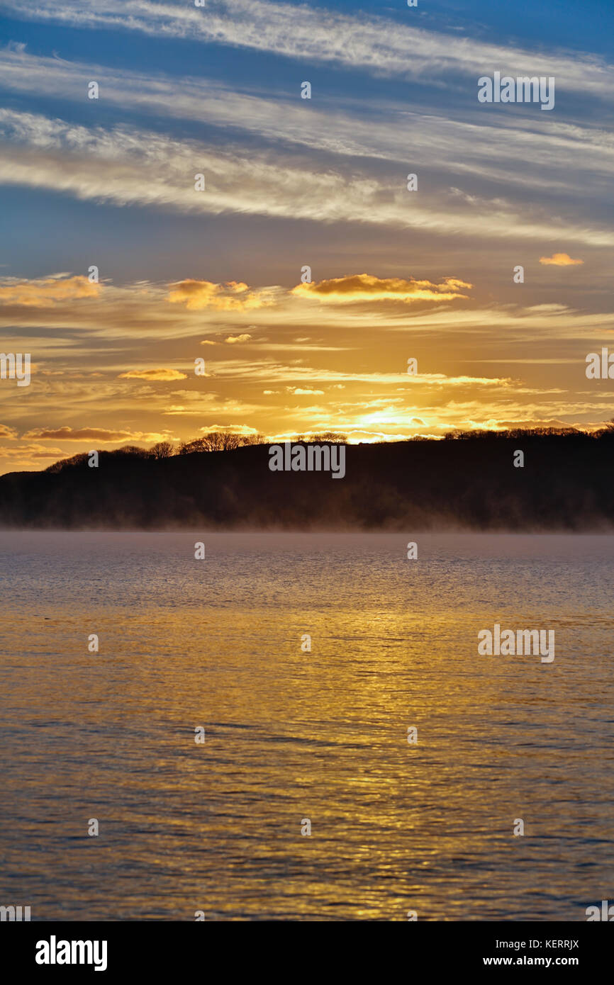 Helford estuario; dalla spiaggia Trebah; inverno; Cornovaglia; Regno Unito Foto Stock