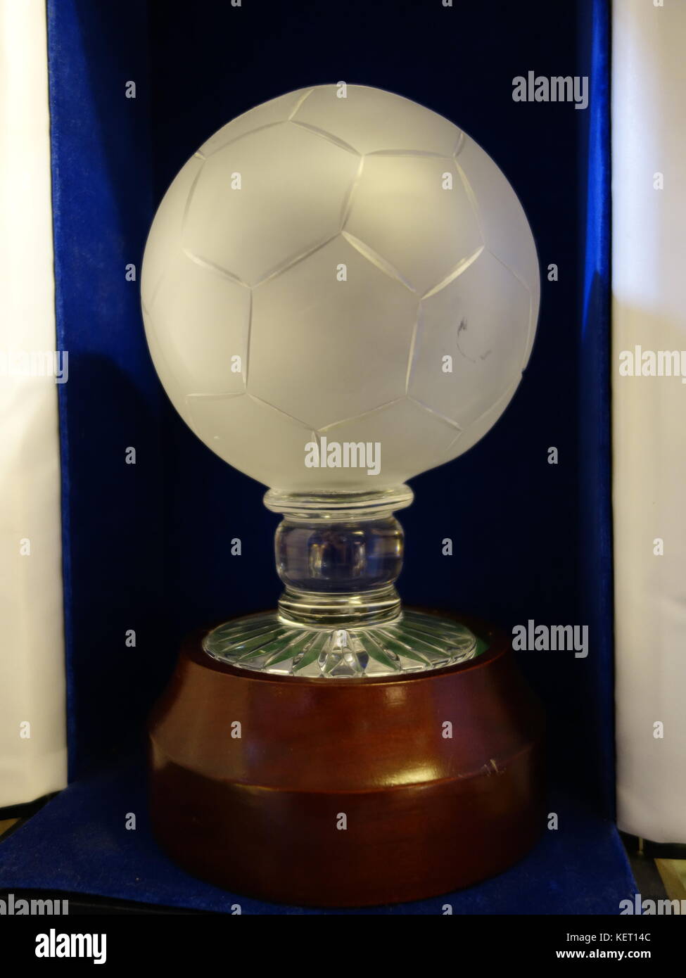 Trofeo di calcio fatto di vetro Foto Stock