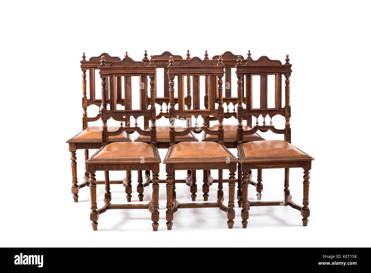 Set di vecchio stile sedie di legno su uno sfondo bianco. Foto Stock