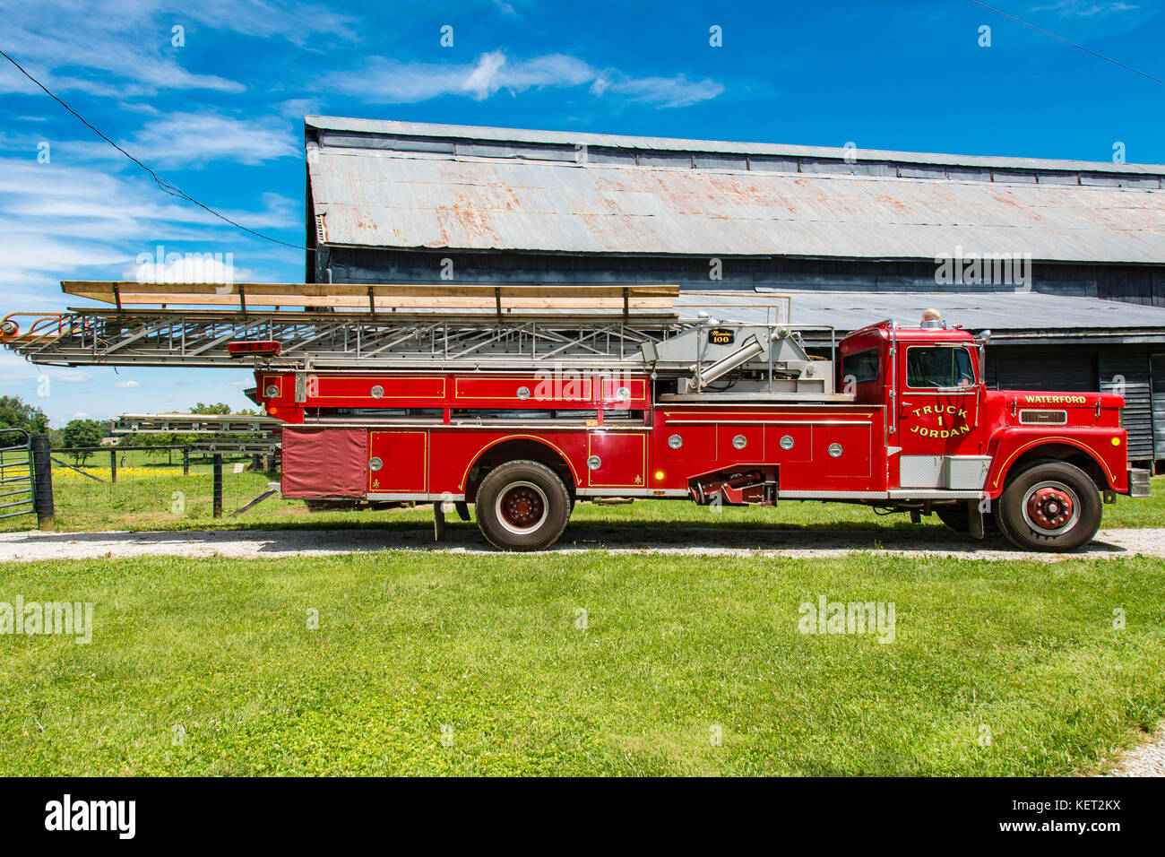 Vecchia Scala girevole camion dei pompieri Foto Stock