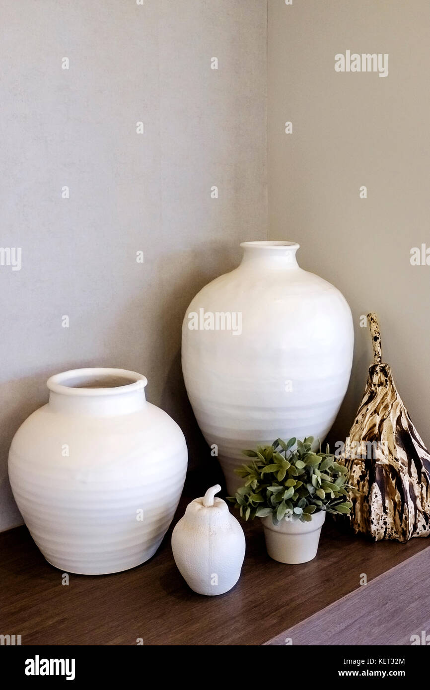 Il design degli interni di una moderna casa australiana è dotato dei più recenti sulla tendenza di decorazioni e accessori. Foto Stock