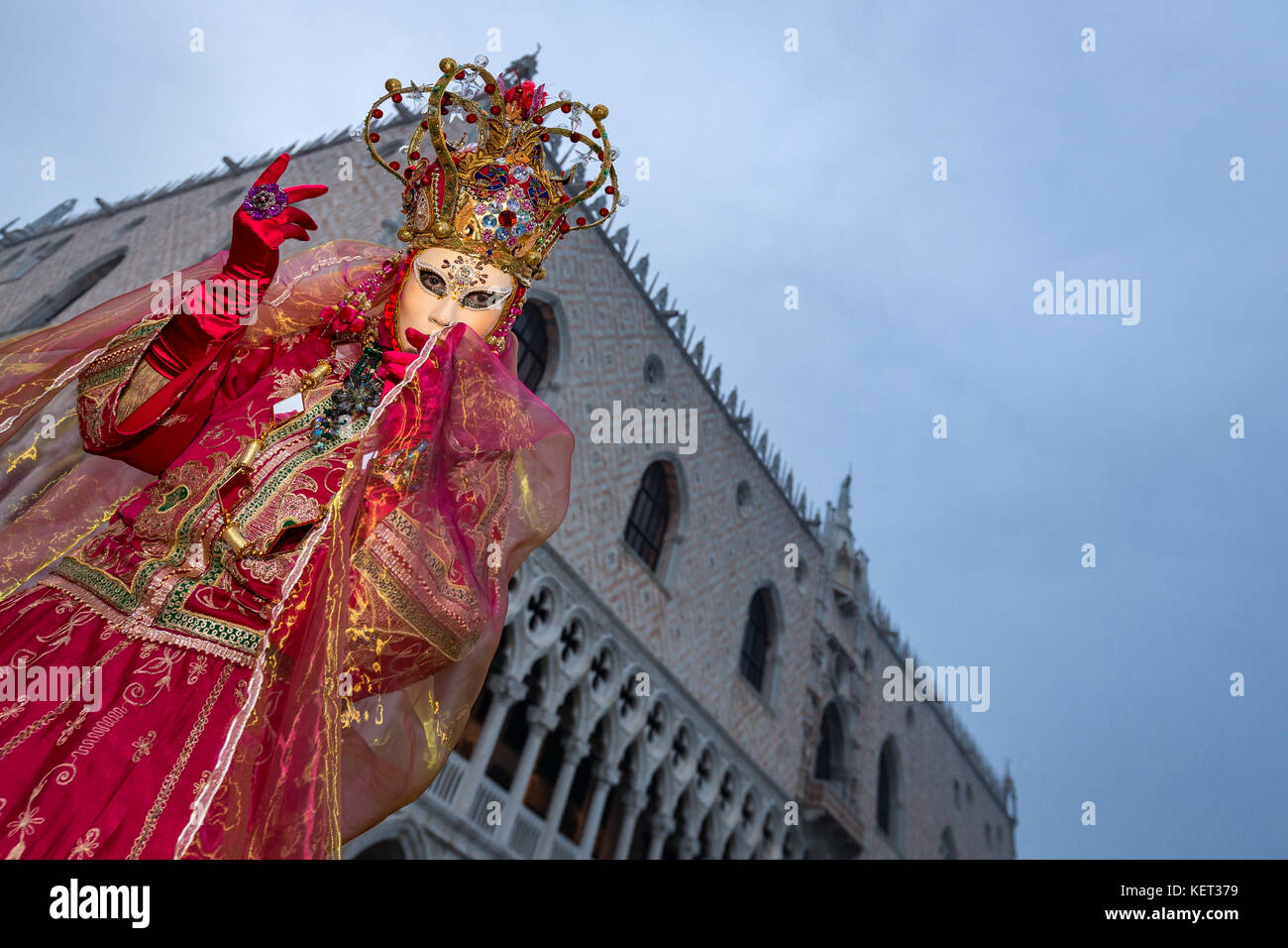 Una donna vestite per il Carnevale di Venezia, Italia Foto Stock