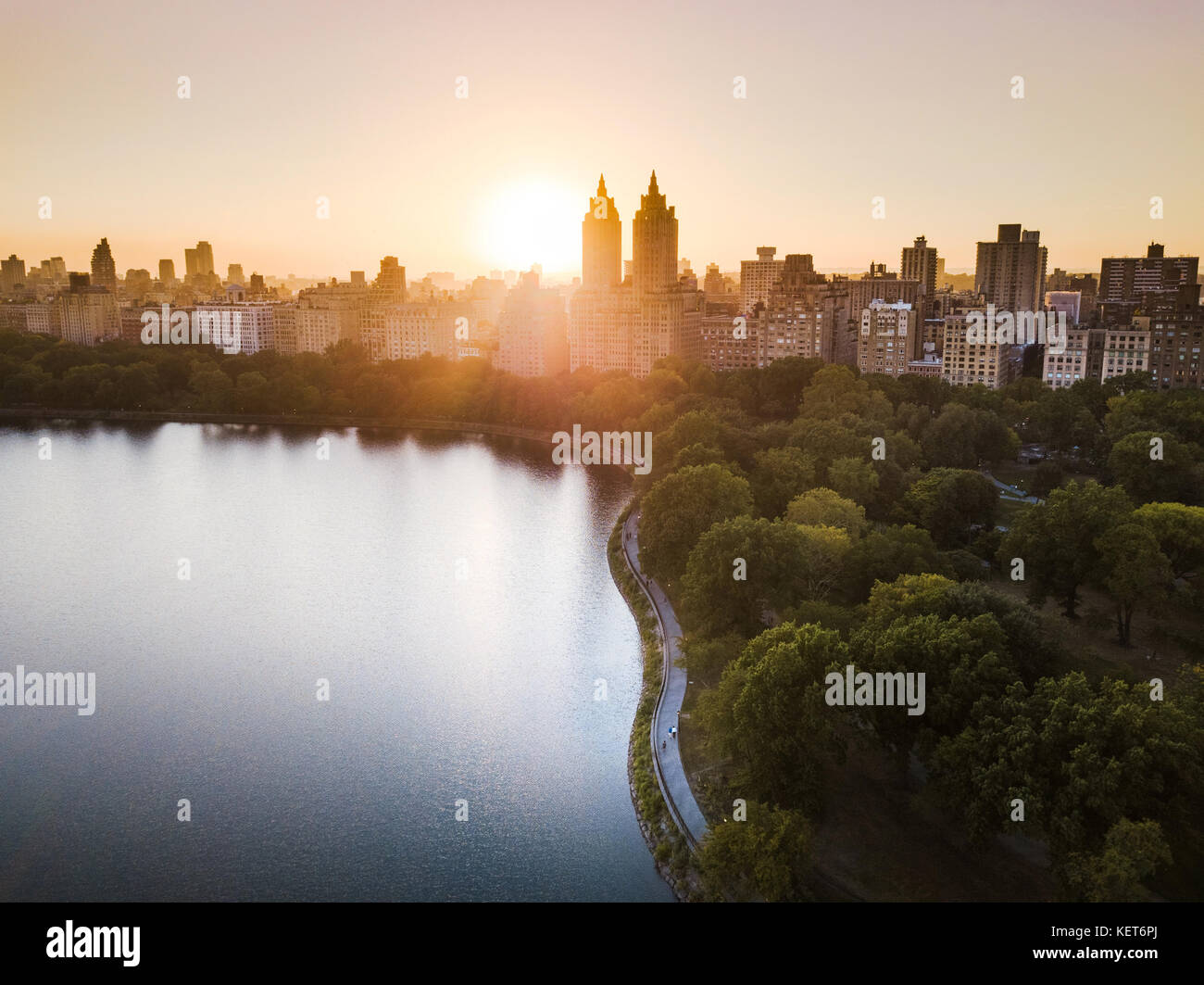 Tramonto dal serbatoio con new york cityscape vista aerea Foto Stock