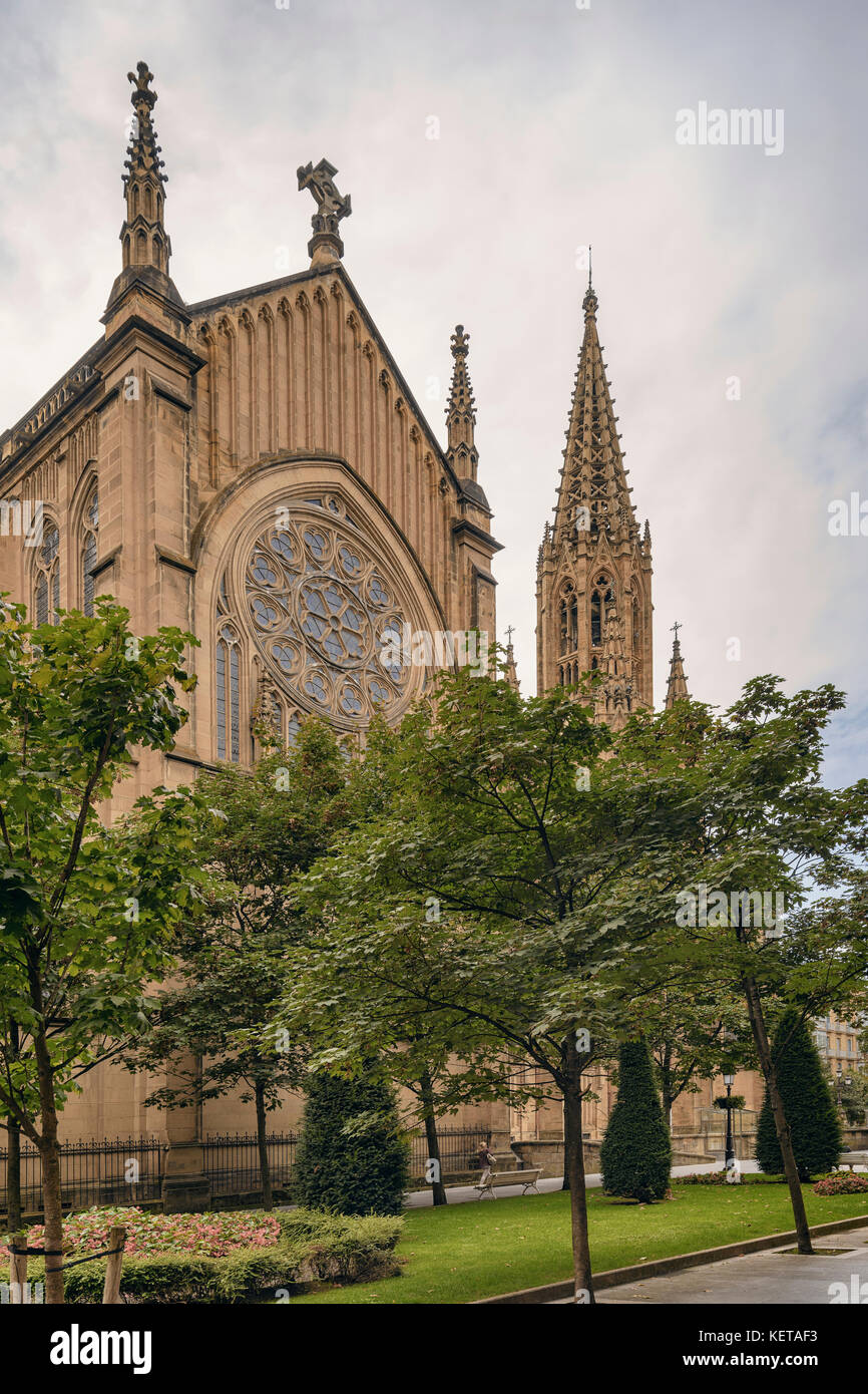 Facciata laterale del Buen Pastor Cattedrale che si trova nella città di San Sebastian, Guipuzcoa, Paesi Baschi Foto Stock