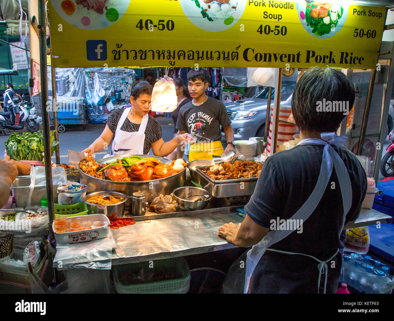 Cucina di strada in stallo, Bangkok, Thailandia Foto Stock
