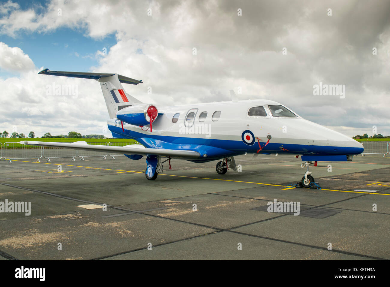 Raf è di nuovo motore multi trainer Embraer Phenom a RAF Cranwell famiglie giorno Foto Stock