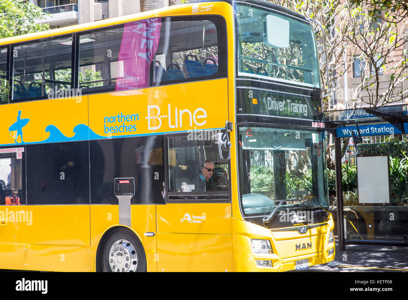 Nuovo giallo di Sydney double decker bus di linea per la linea B servizio bus percorso lungo pittwater road nord di Sydney, Australia Foto Stock