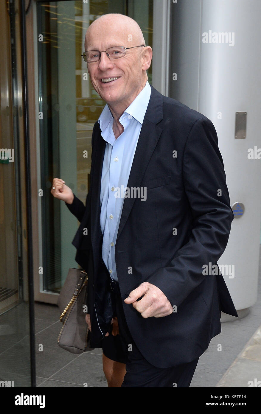 Il fondatore di Phones 4u John Caudwell arriva alla High Court di Londra, dove è coinvolto in una lotta di denaro con l'esperto finanziario francese Nathalie Dauriac. Foto Stock