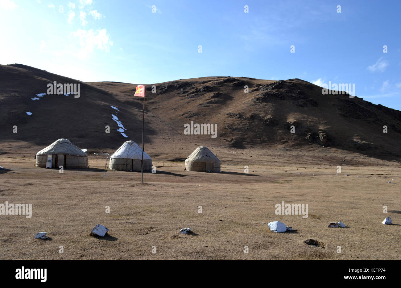 Le foto scattate durante 3 giorni di equitazione trek in Kirghizistan a Song Kol. montagne, paesaggi, steppa e cavalli. Foto Stock
