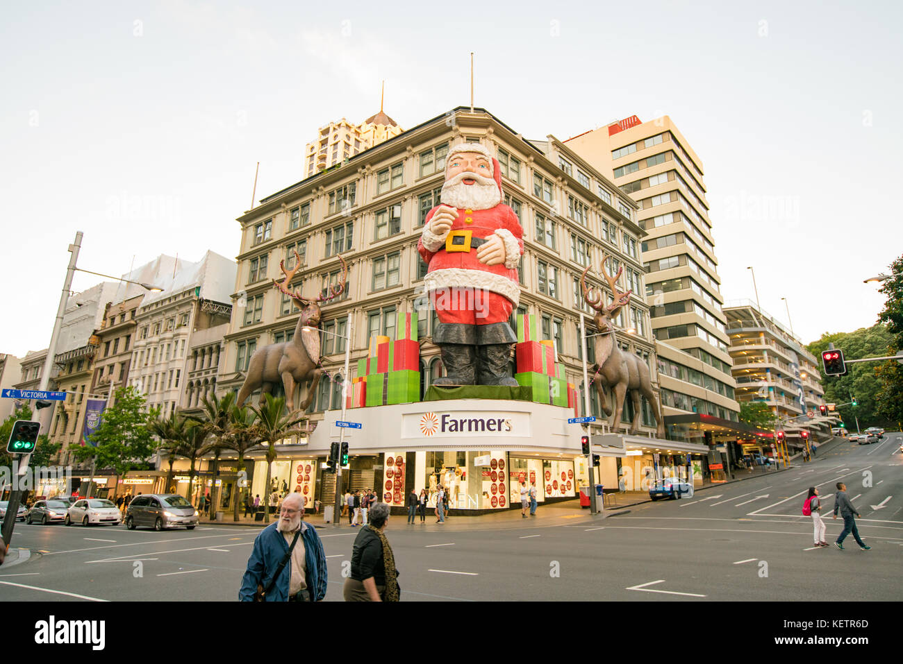 Auckland, Nuova Zelanda - Aprile 2016: centri commerciali e grattacieli nel centro città di Auckland Foto Stock