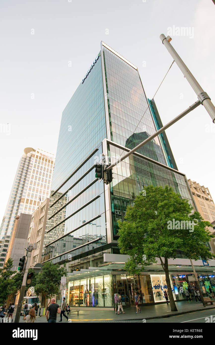 Auckland, Nuova Zelanda - Aprile 2016: centri commerciali e grattacieli nel centro città di Auckland Foto Stock