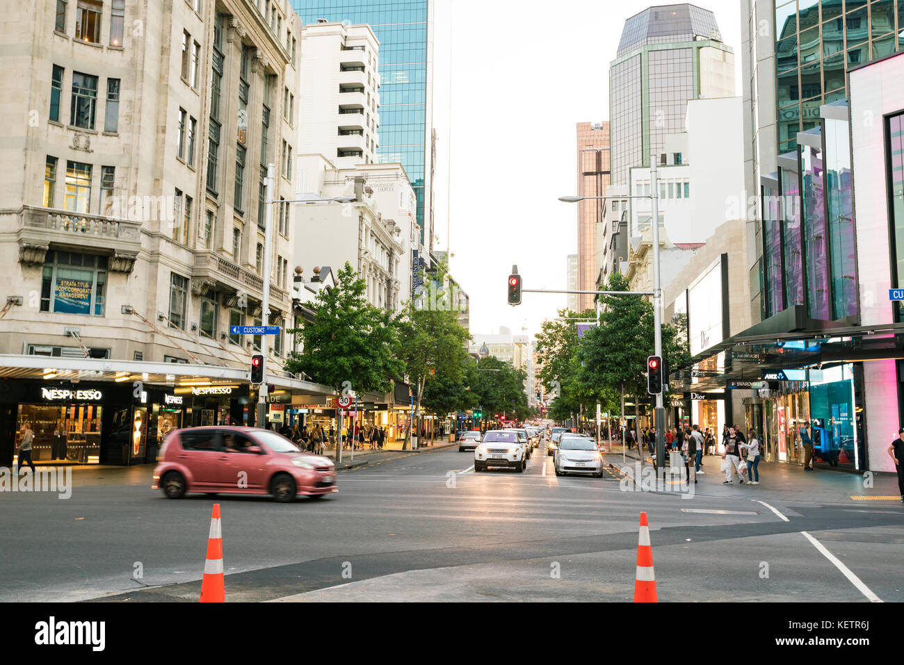 Auckland, Nuova Zelanda - Aprile 2016: centri commerciali e grattacieli nel centro città di Auckland Foto Stock