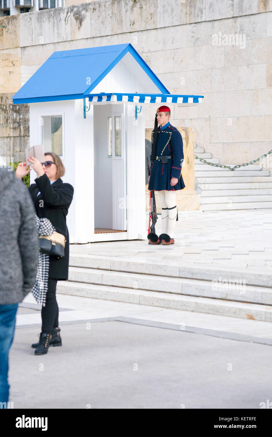 Cambio della guardia al Palazzo del Parlamento della Grecia. Atene. Novembre 15, 2016. Foto Stock