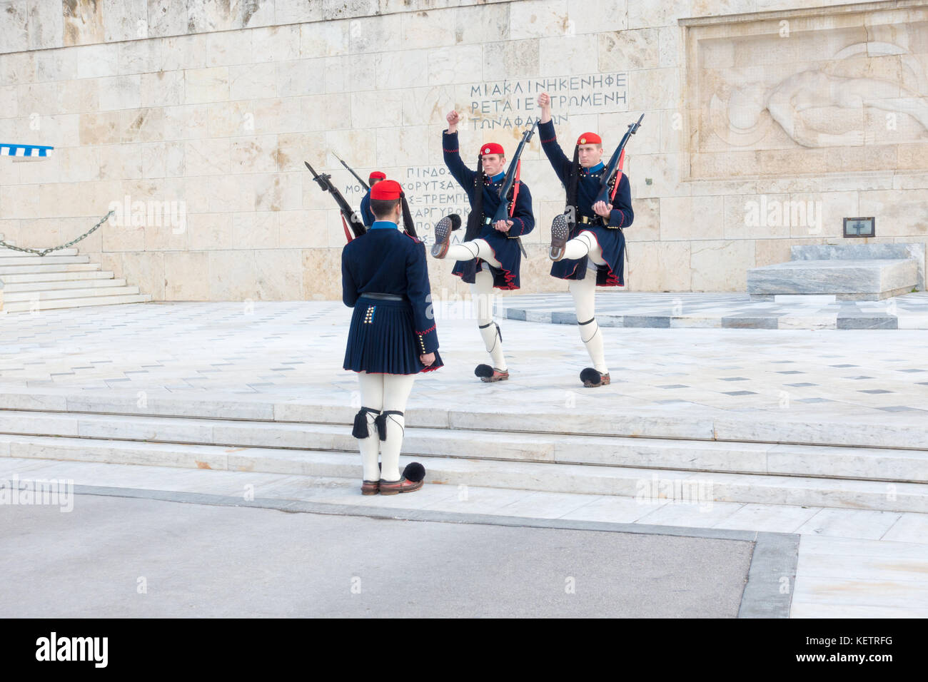 Cambio della guardia al Palazzo del Parlamento della Grecia. Atene. Novembre 15, 2016. Foto Stock