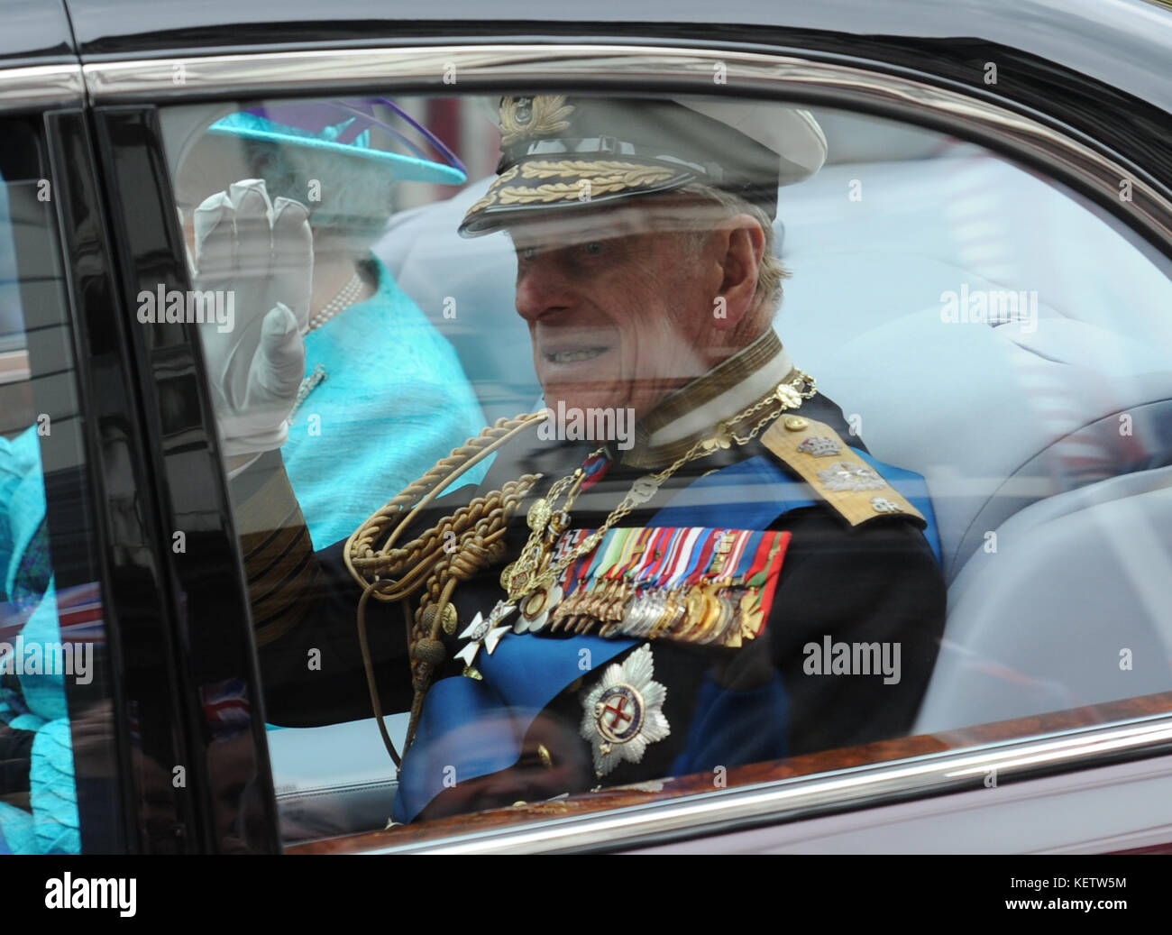 Windsor, INGHILTERRA - 19 MAGGIO: La Parata delle Forze armate partecipa alla Parata delle Forze Armate e a Muster il 19 maggio 2012 a Windsor, Inghilterra. Oltre 2500 truppe hanno preso parte al Diamond Jubilee Muster in Home Park. Persone: Sua Maestà La Regina, Principe Filippo Trasmissione Ref: Mncuk1 Hoo-Me.com / Mediapunch Foto Stock