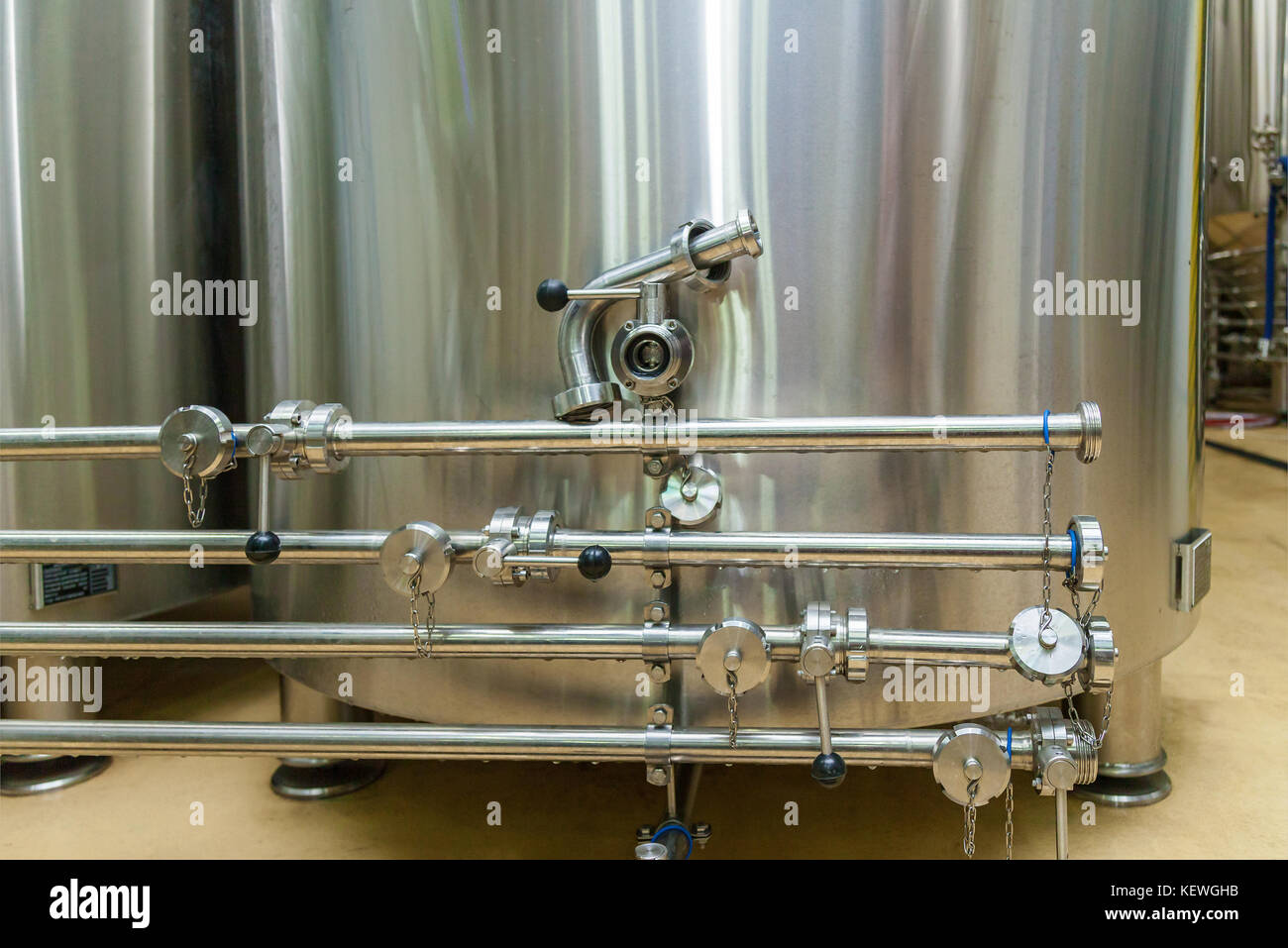 Attrezzatura per la produzione di birra. Attrezzatura in birrificio per la  produzione di birra Foto stock - Alamy