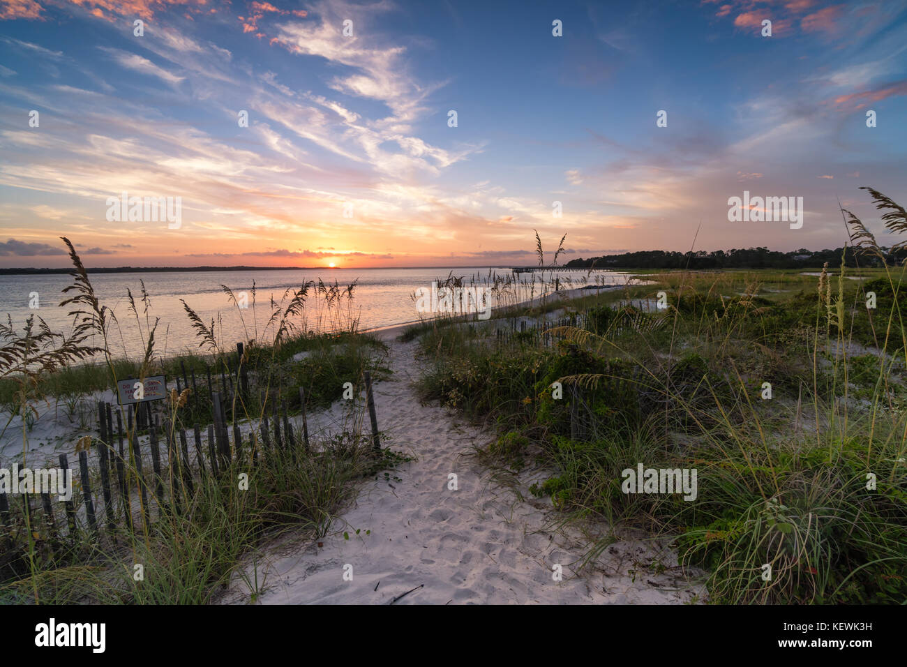 Bel tramonto attraverso le dune di South End di Amelia Island, Florida Foto Stock