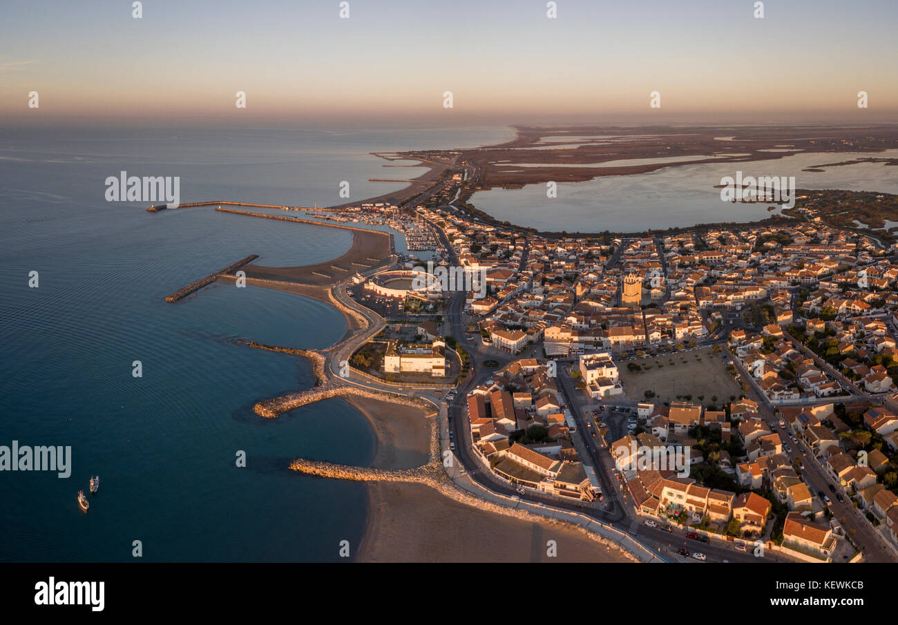 Vista aerea di saintes-maries-de-la-Mer Città Foto Stock