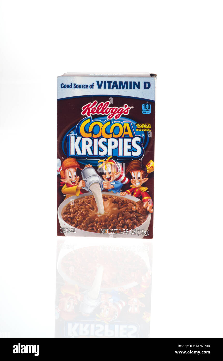 Confezione chiusa di Kelloggs cacao Krispies cereali per la prima colazione su sfondo bianco al solito Foto Stock