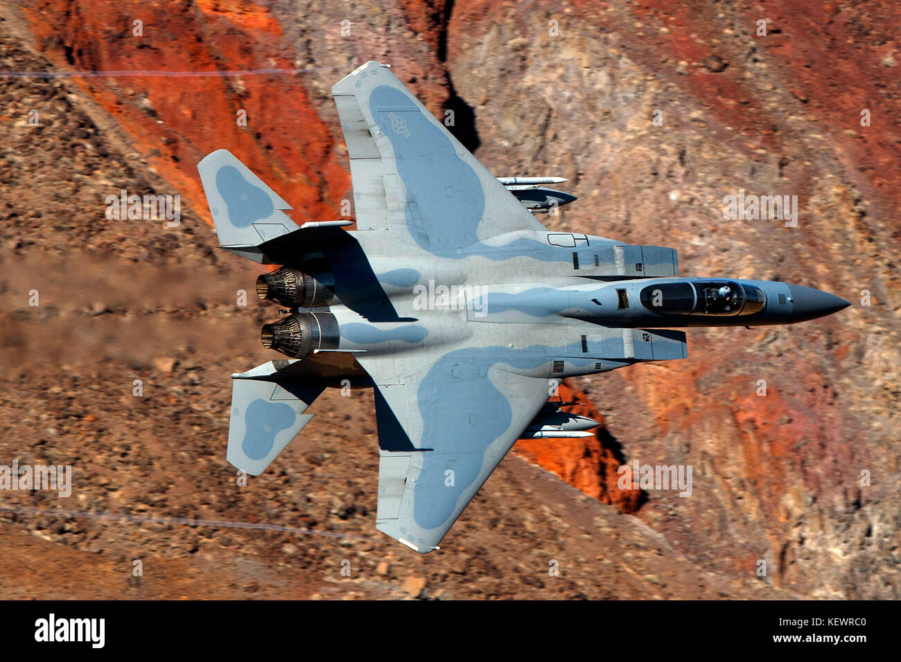 United States Air Force McDonnell-Douglas F-15C Eagle (81-022) dal 144Fighter Wing, California Air National Guard transizione Jedi Star Wars Canyon, il Parco Nazionale della Valle della Morte, California, Stati Uniti d'America Foto Stock