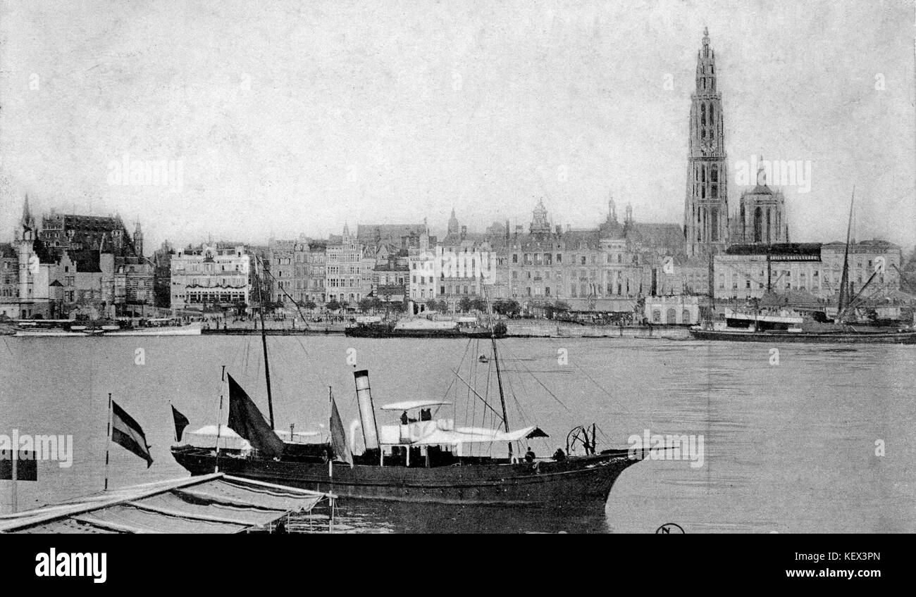 Questa fotografia storica raffigura un traghetto (veerboot) ad Anversa, Belgio, del 1911. Mostra il metodo di trasporto utilizzato in quel periodo nella città portuale di Anversa. Foto Stock