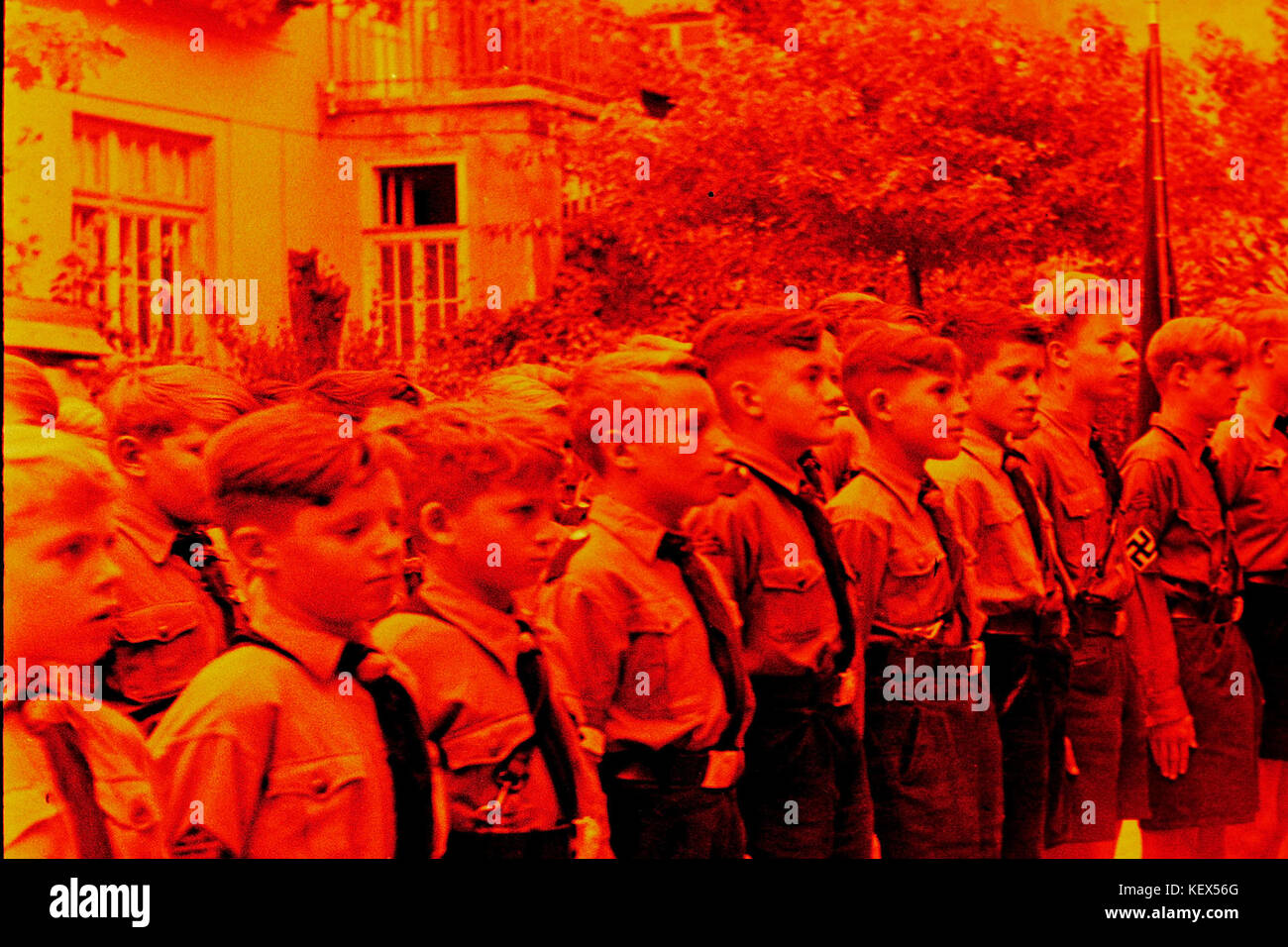 Una fotografia o un documento storico che mostra i membri della Hitlerjugend (Gioventù hitleriana) a Sofia, la capitale della Bulgaria, durante la seconda guerra mondiale Foto Stock