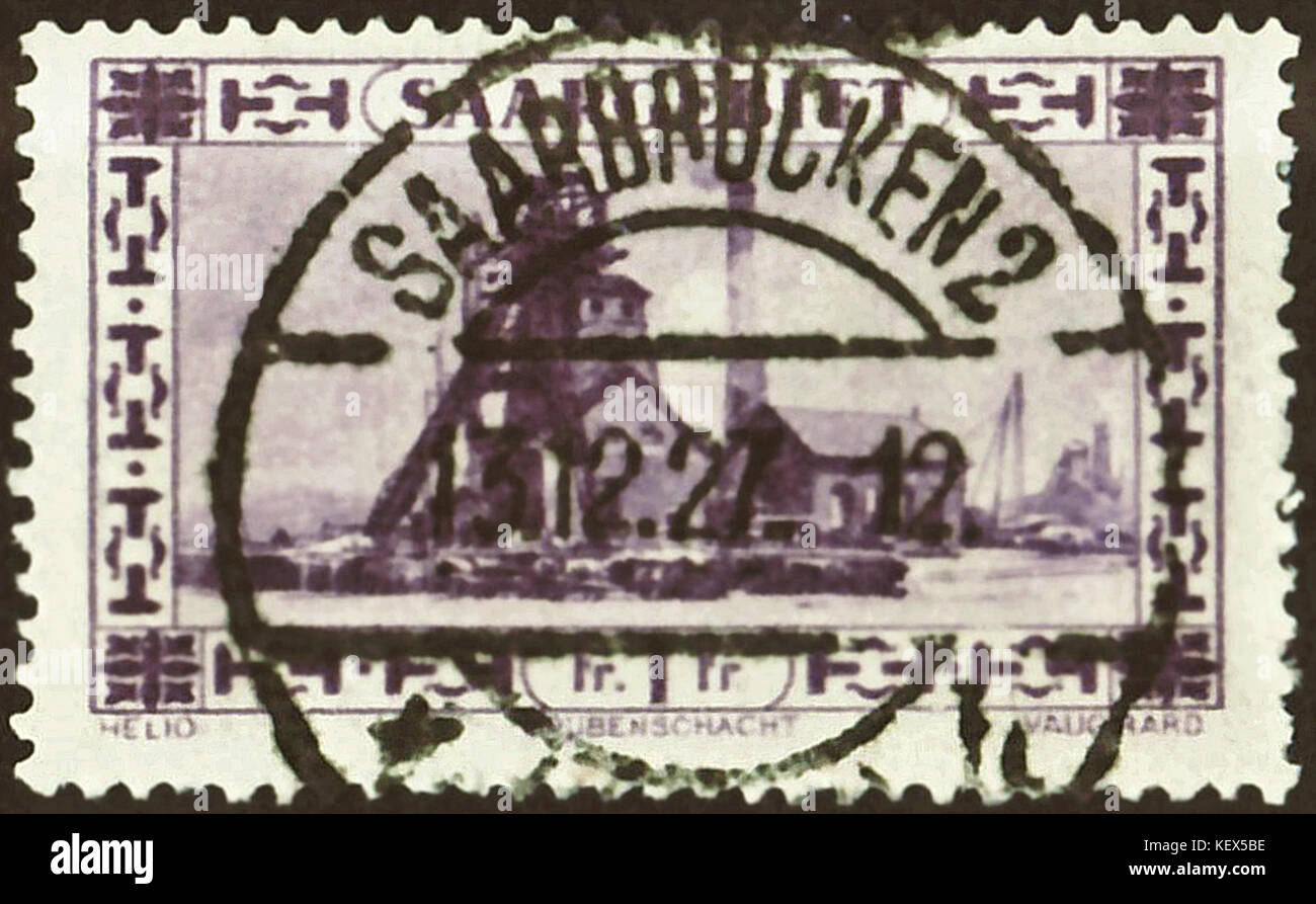 Questo articolo è un francobollo del 1927 di DRSaar, raffigurante la MiNr0117, parte di una collezione significativa dell'epoca, che mostra la storia postale e il design di quel periodo. Foto Stock