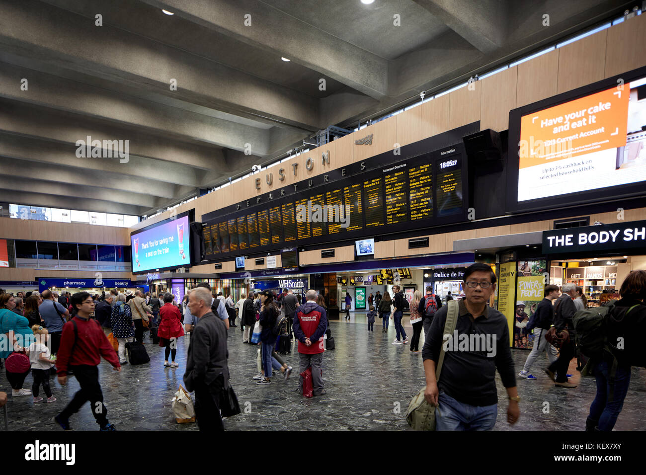 La stazione di Euston concourse West Coast Main Line terminus a Londra la città capitale d'Inghilterra Foto Stock