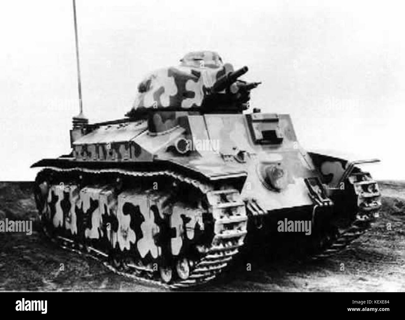 Il Char D2at, un carro armato militare francese degli anni '1930, fu utilizzato all'inizio della seconda guerra mondiale. Questo carro fu progettato per la mobilità e la potenza di fuoco, giocando un ruolo significativo nelle forze militari francesi all'epoca. Foto Stock Il Char D2at, un carro armato militare francese degli anni '1930, fu utilizzato all'inizio della seconda guerra mondiale. Questo carro fu progettato per la mobilità e la potenza di fuoco, giocando un ruolo significativo nelle forze militari francesi all'epoca. Foto Stock