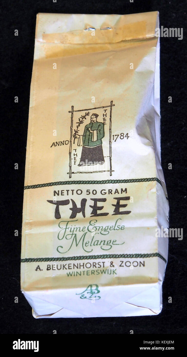 Un packaging vintage per il tè 'A Beukenhorst & Zoon', che mostra il marchio e gli elementi estetici degli imballaggi dei primi anni del XX secolo nell'industria del tè. Foto Stock