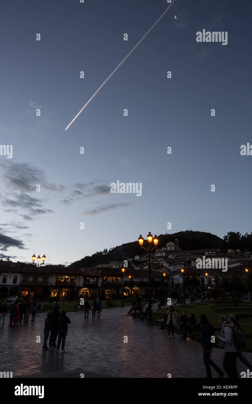 Fotografia di Plaza de Armas al tramonto a Cusco, Perù Foto Stock