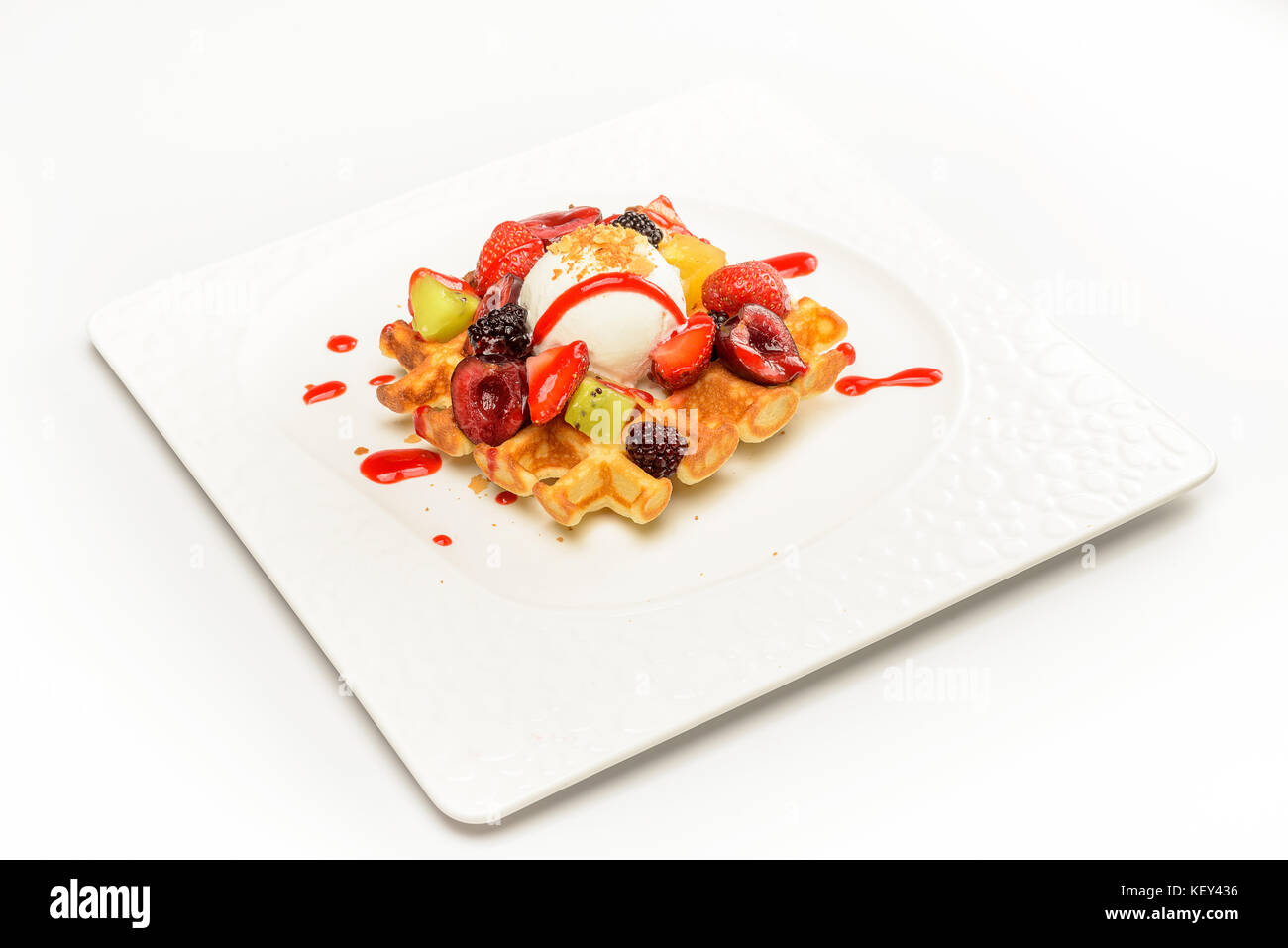 Il dessert con frutti di bosco e gelato Foto Stock