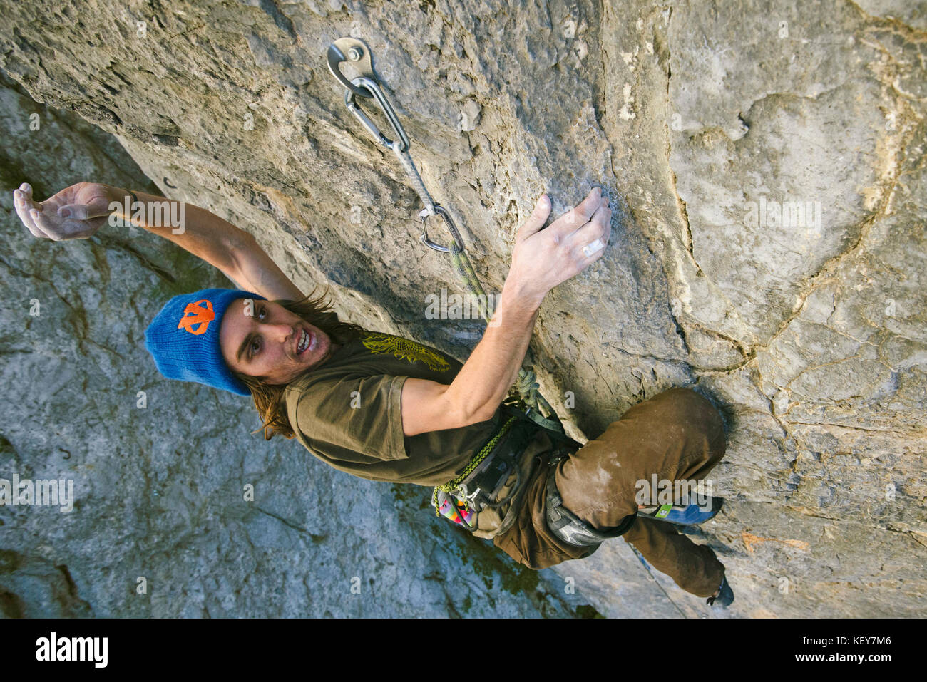 Fotografia di uomo avventurose arrampicate su roccia Ciclope (5.13a) arrampicata di El Porterio Chico, a Monterrey, Messico Foto Stock