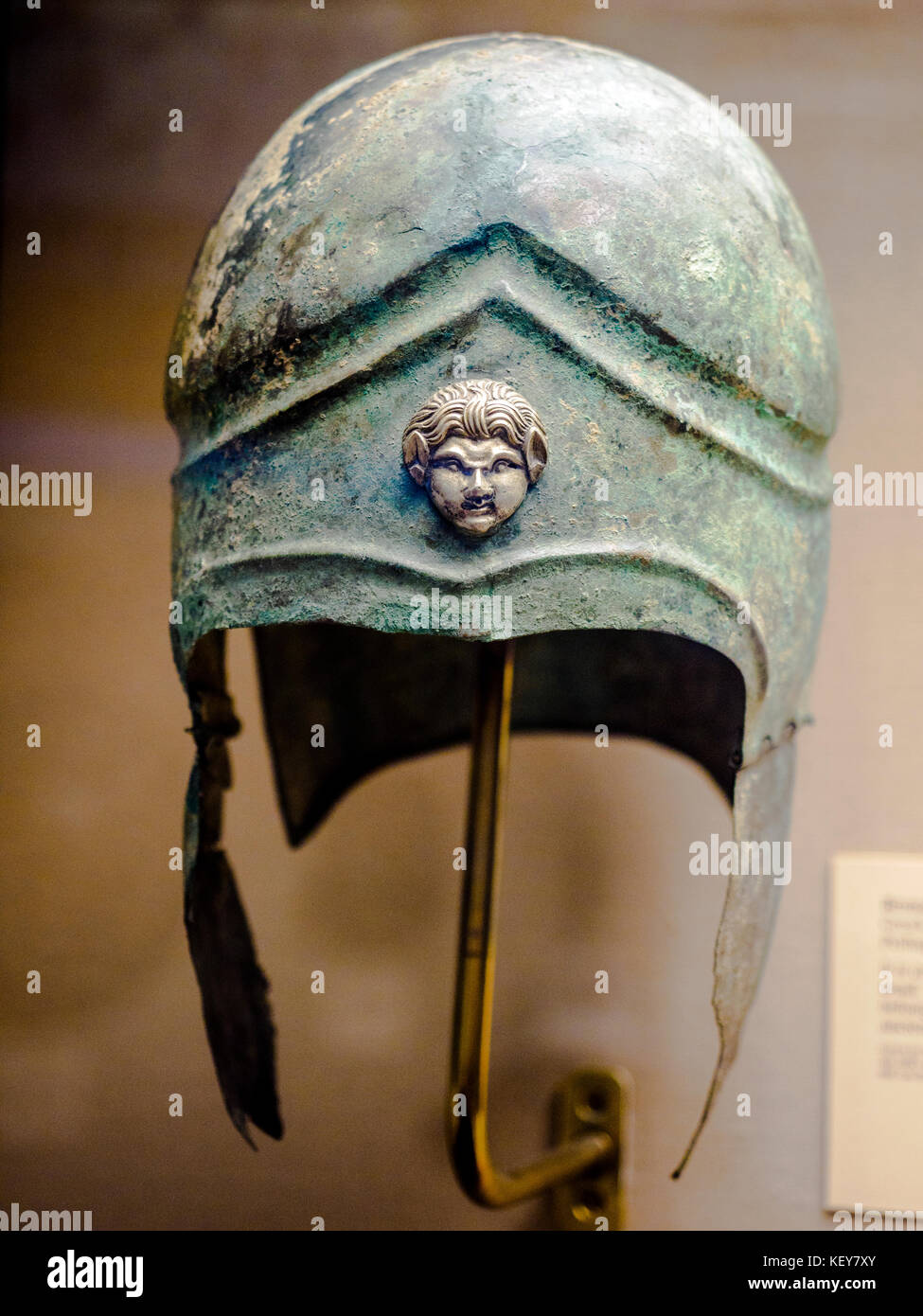 Elmetto in bronzo di tipo attico greco, V secolo a.C. forse da Atene Foto Stock