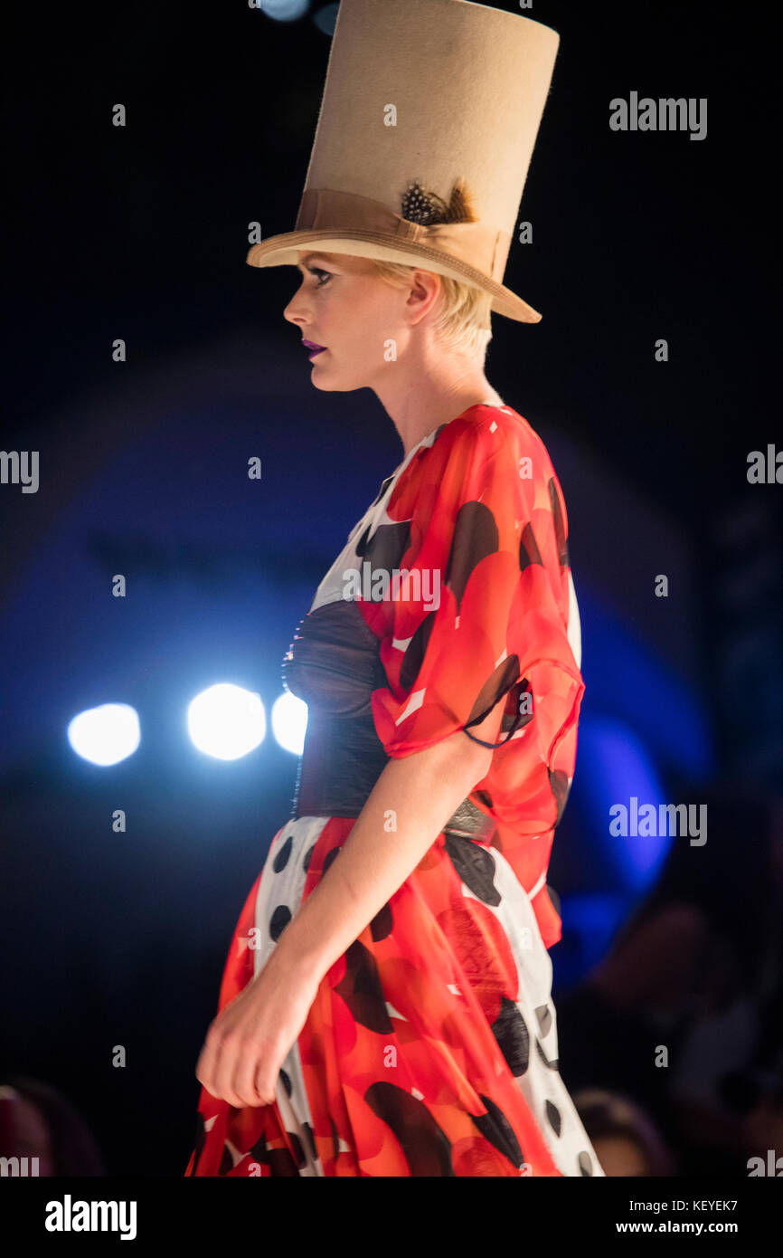 Nikki Lund spettacolo in pista, Stile Fashion Week, Pacific Design Center, West Hollywood, Los Angeles, California, Stati Uniti d'America 10/12/2017 Foto Stock